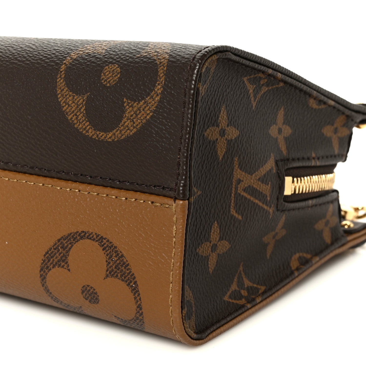 Reverse Monogram Giant OnTheGo East West Chain