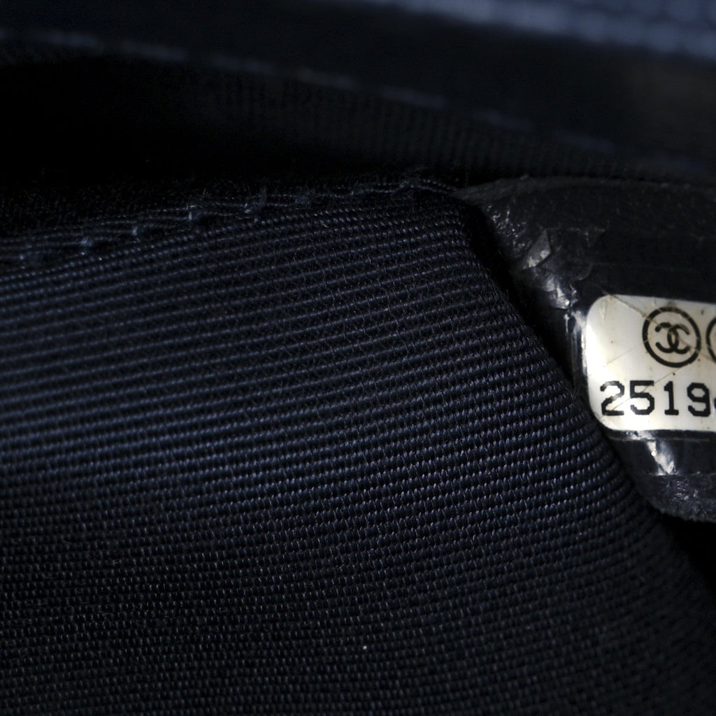 Caviar Quilted Medium Urban Companion Flap Navy