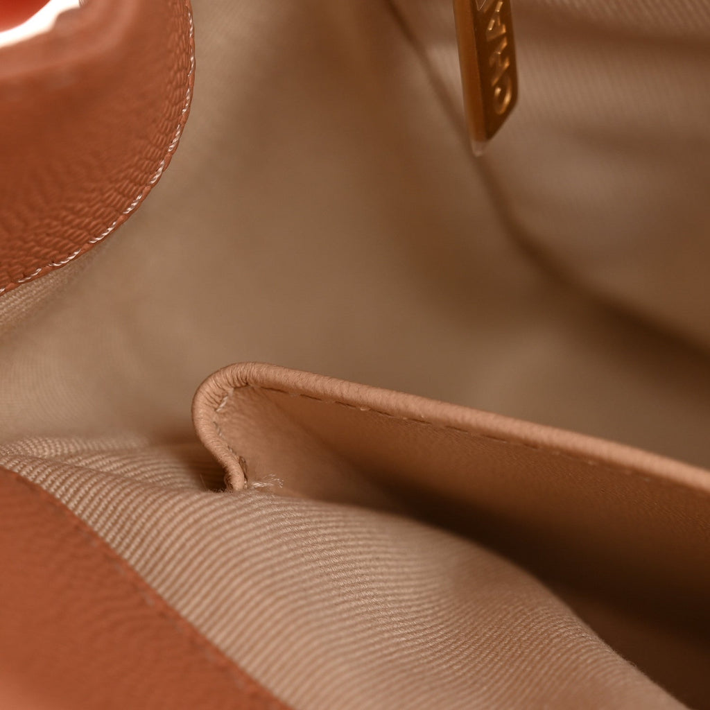 Caviar Quilted Wavy CC Hobo Beige