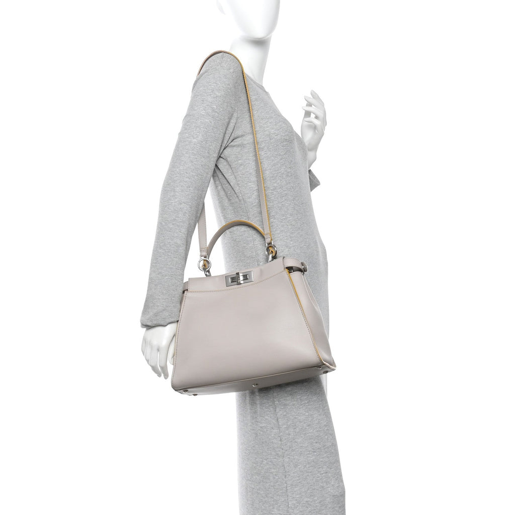 Vitello Seta Burro Medium Peekaboo Iconic Satchel Grigio Polvere Mattone