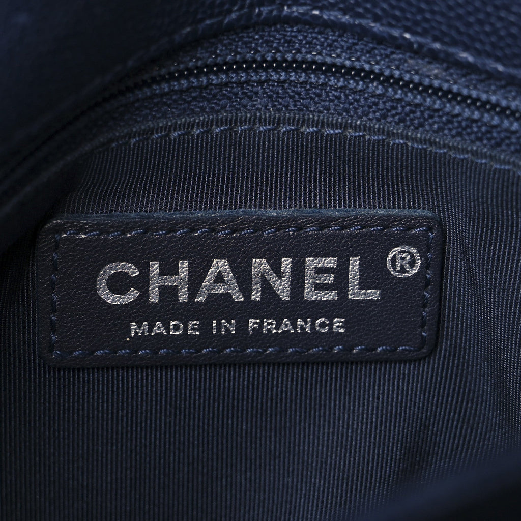 Caviar Quilted Medium Urban Companion Flap Navy