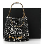 Cashmere Mini Chanel 22 Black White