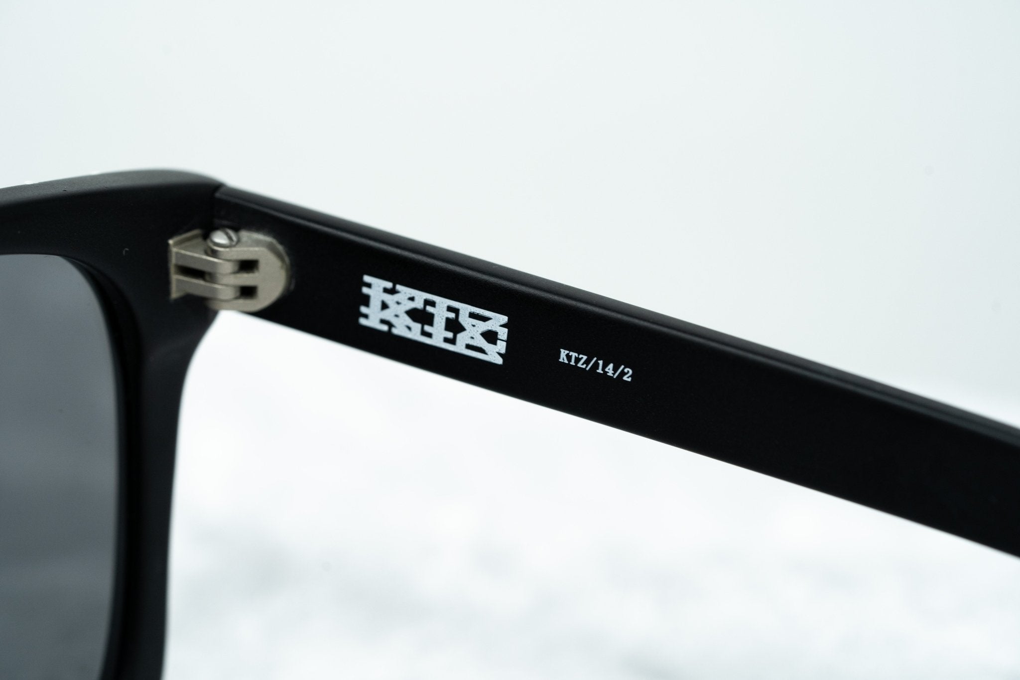Kokon To Zai Sunglasses D-Frame Black and Silver