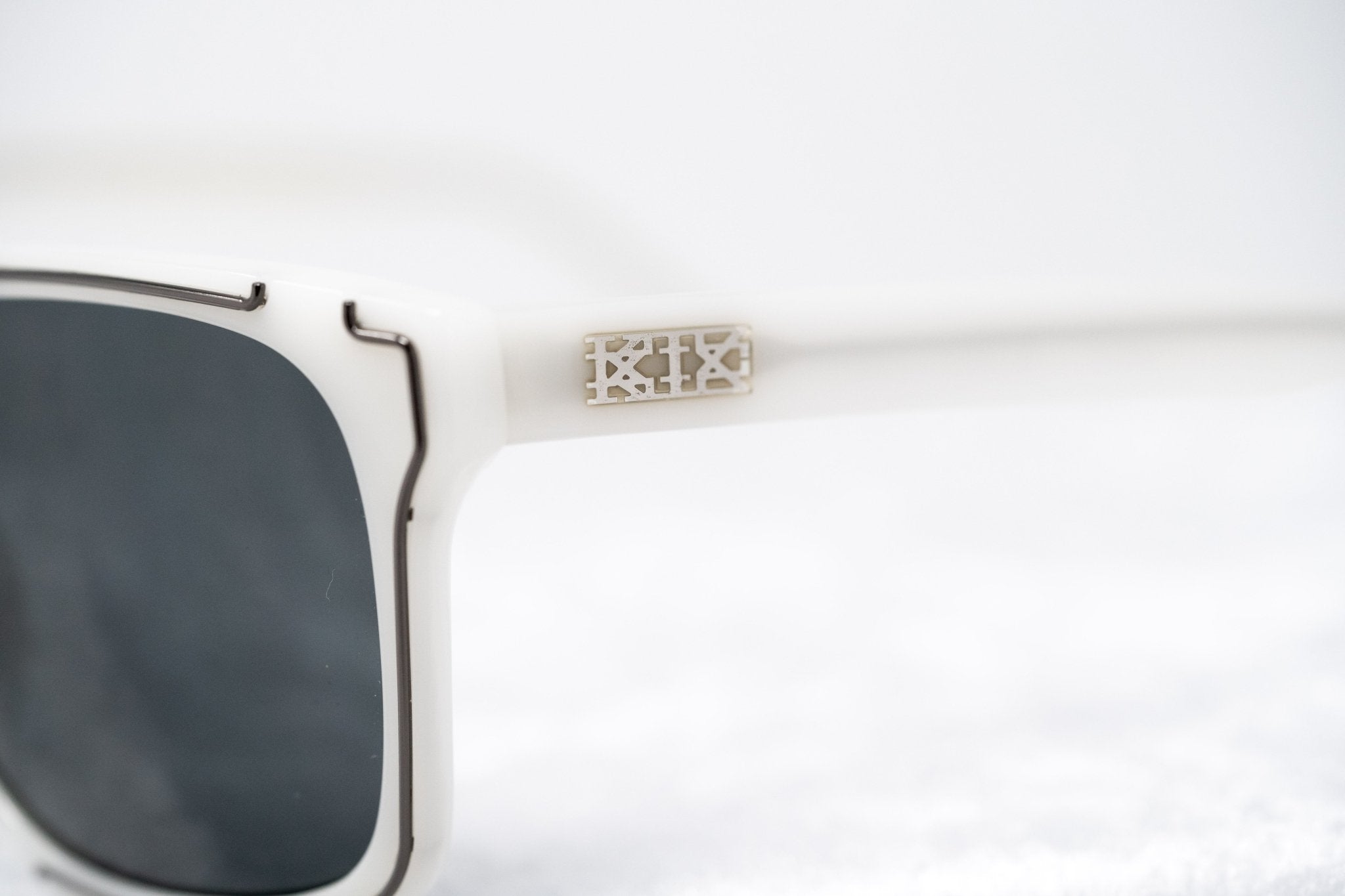 Kokon To Zai Sunglasses D-Frame White and Silver