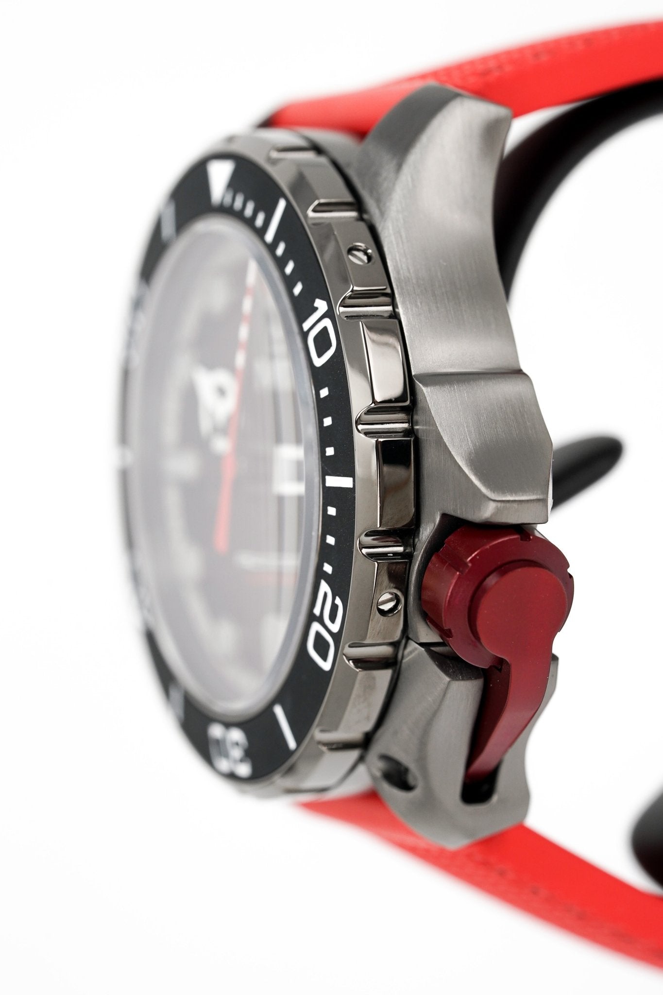M2Z Men's Watch Diver 200 Red IP Gun