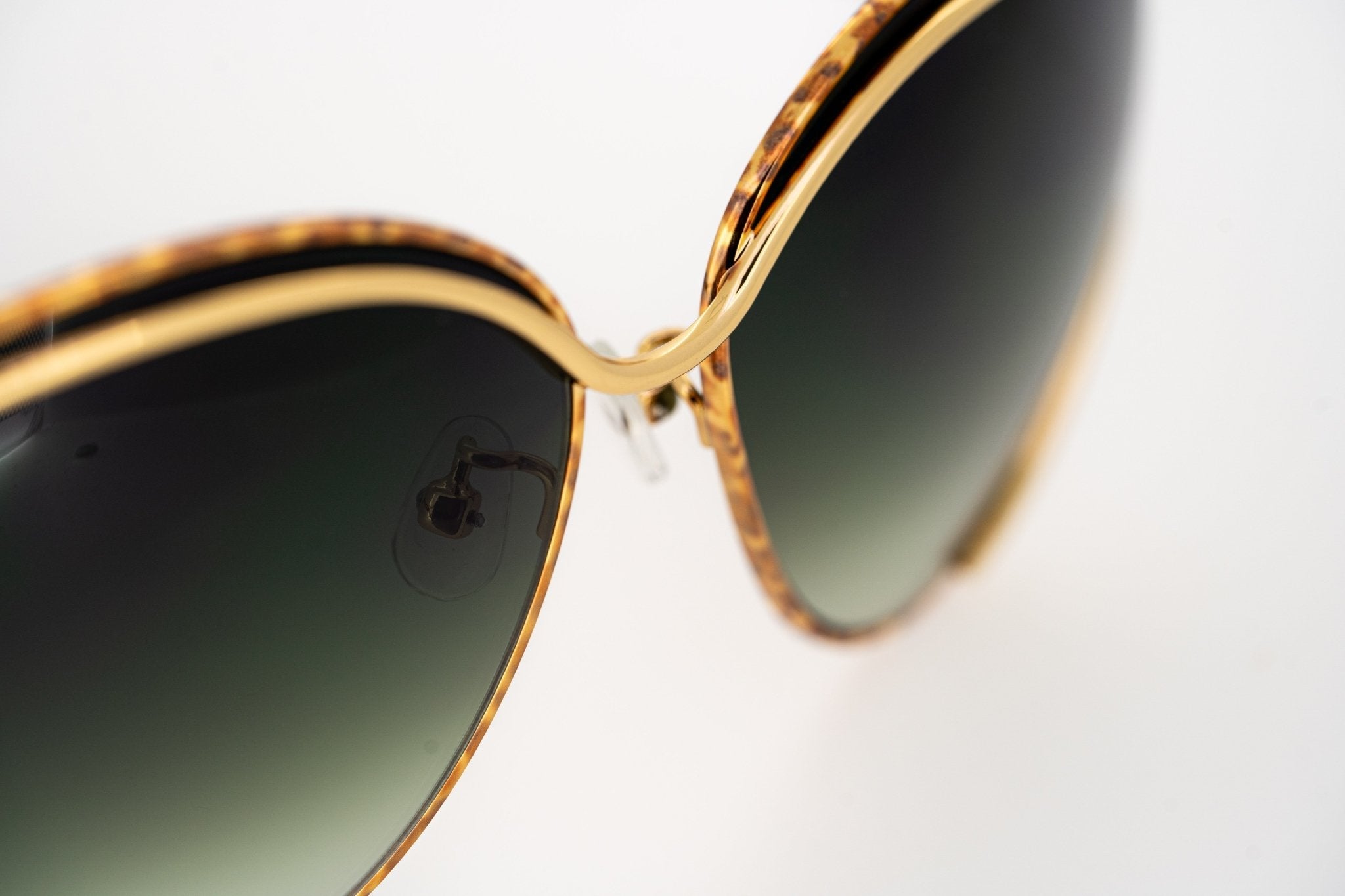 Oscar De La Renta Sunglasses Oval Frame Gold and Green