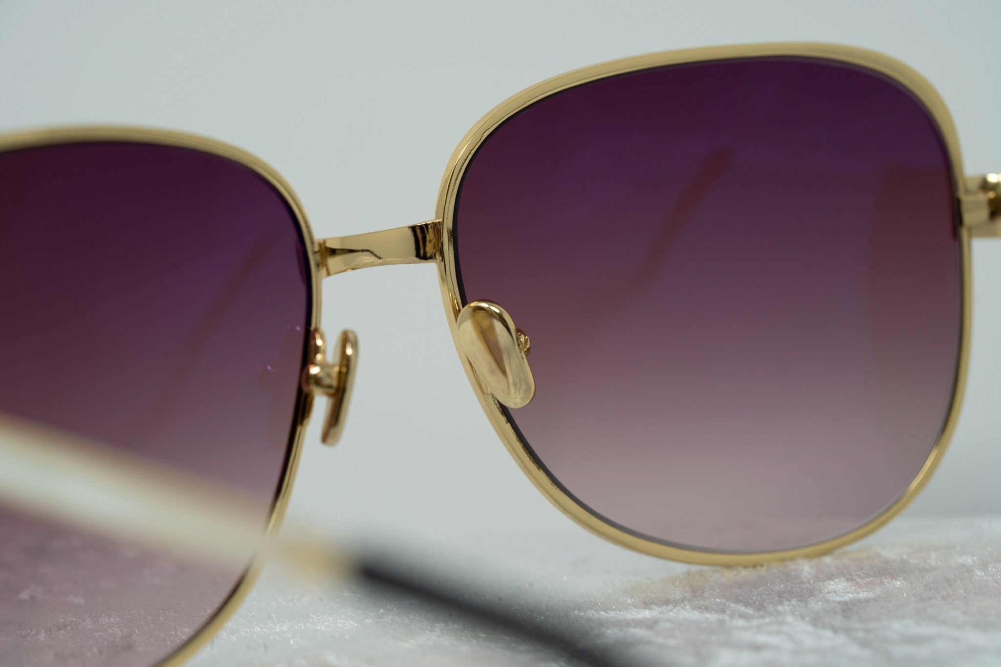 Oscar De La Renta Sunglasses Oversized Gold and Purple