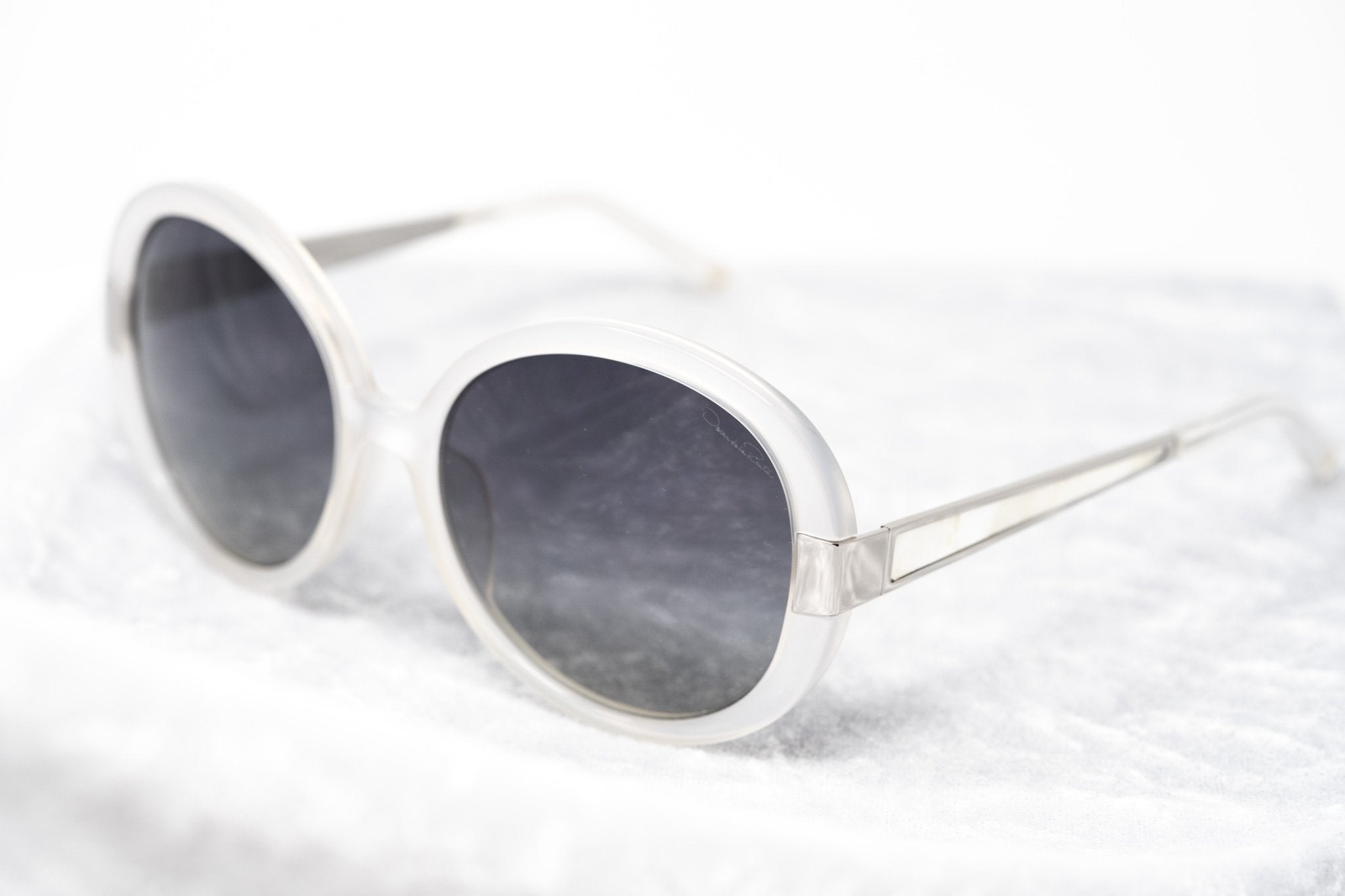 Oscar De La Renta Sunglasses Round Ivory and Grey