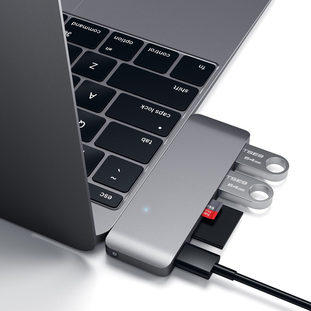USB-C-Pass-Through-Hub