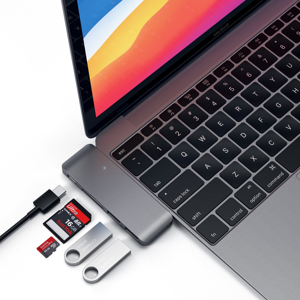 USB-C-Pass-Through-Hub