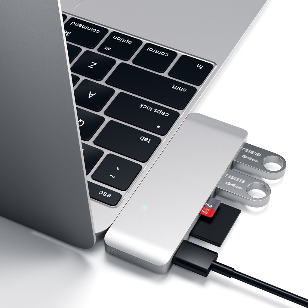 USB-C-Pass-Through-Hub