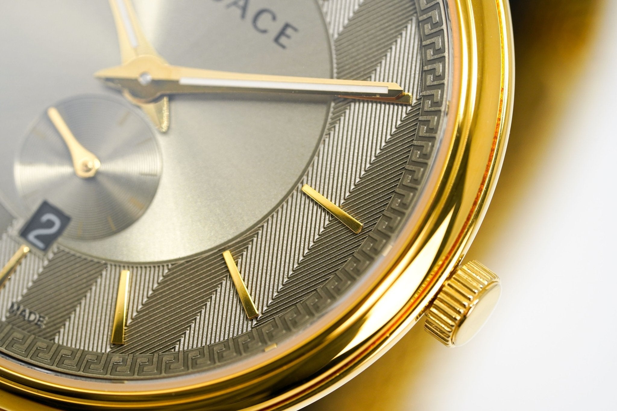 Versace Men's V-Circle Yellow Gold