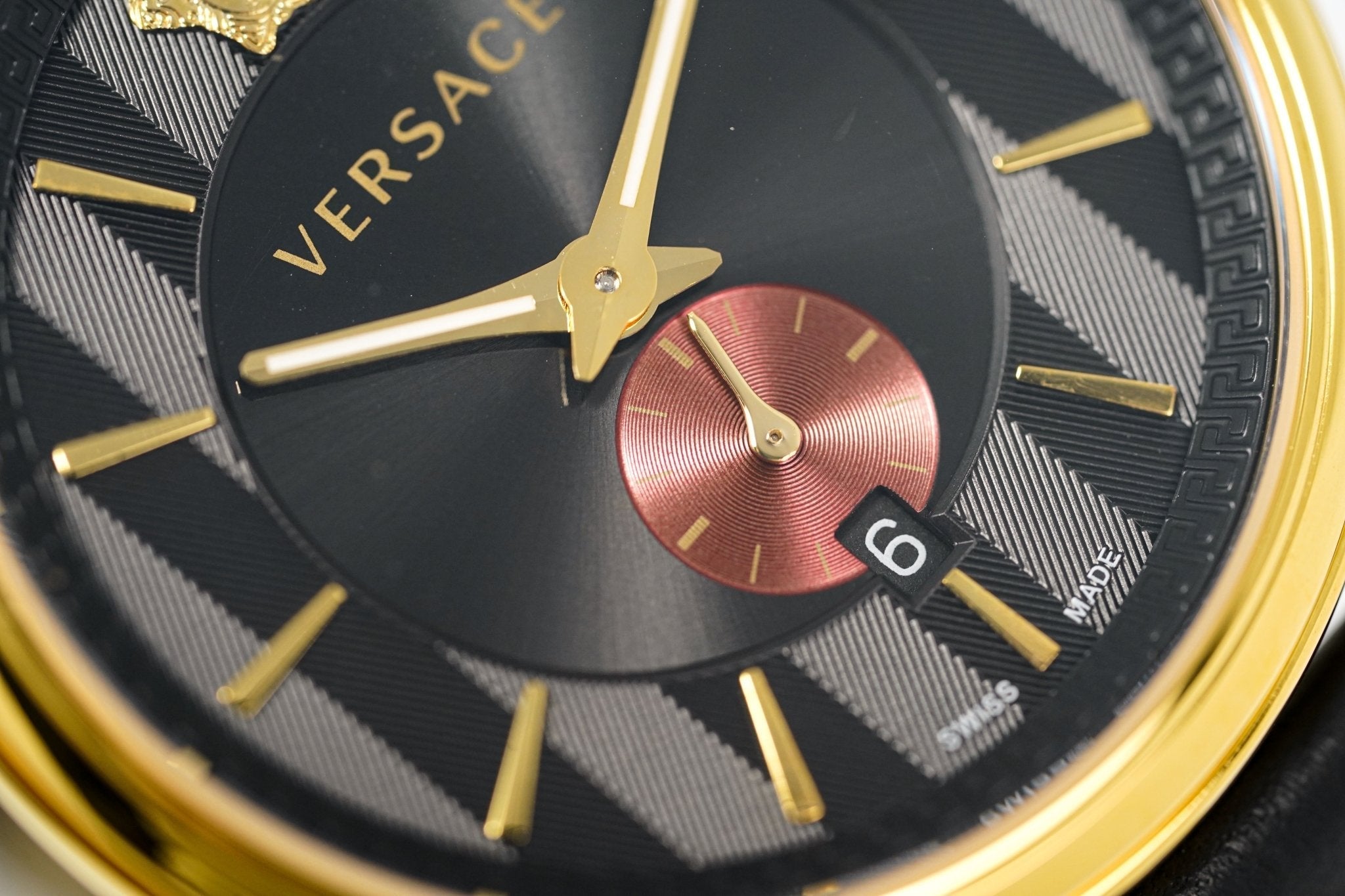 Versace Men's Watch V-Circle Gold Black
