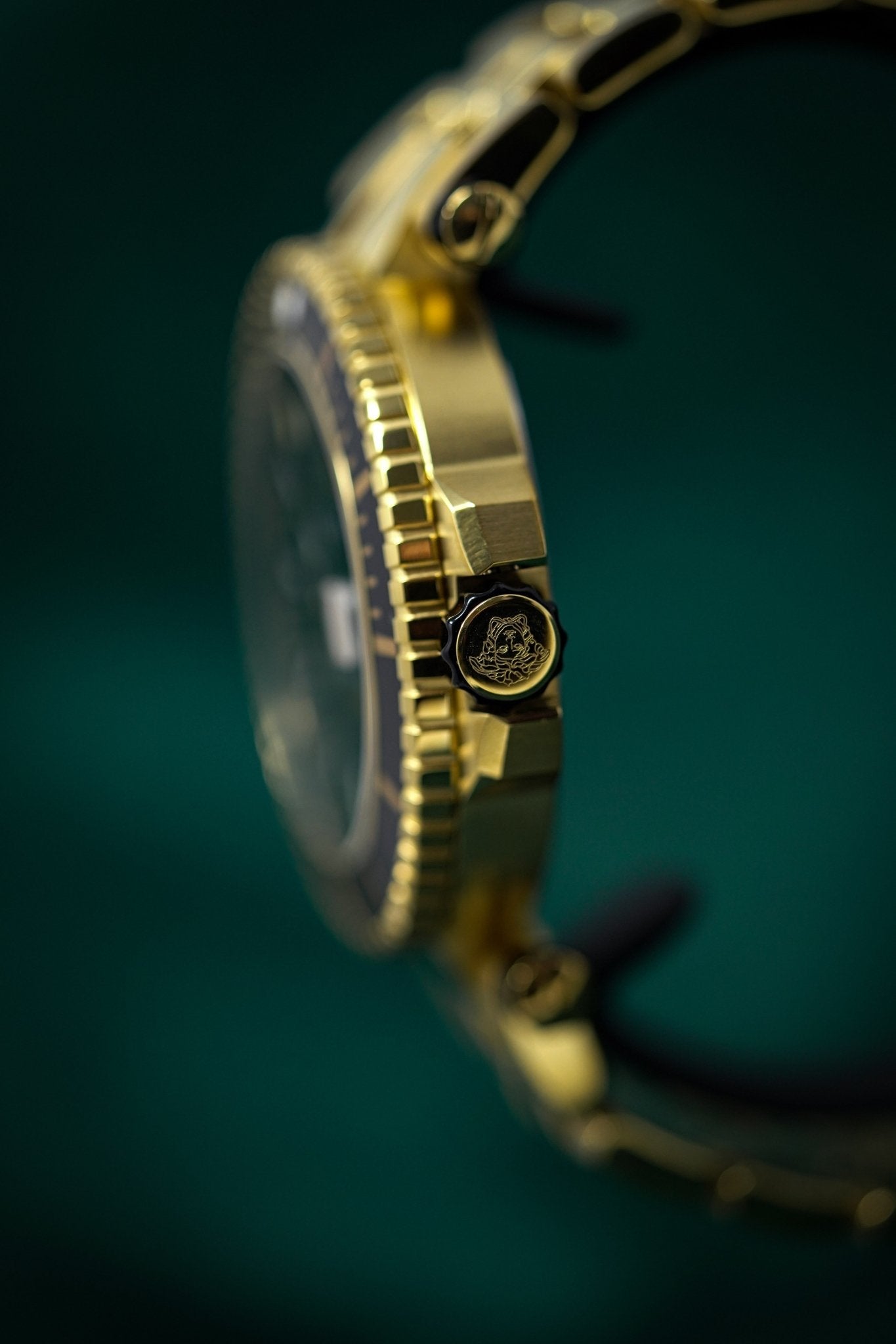 Versace V-Race Diver Gold Plated