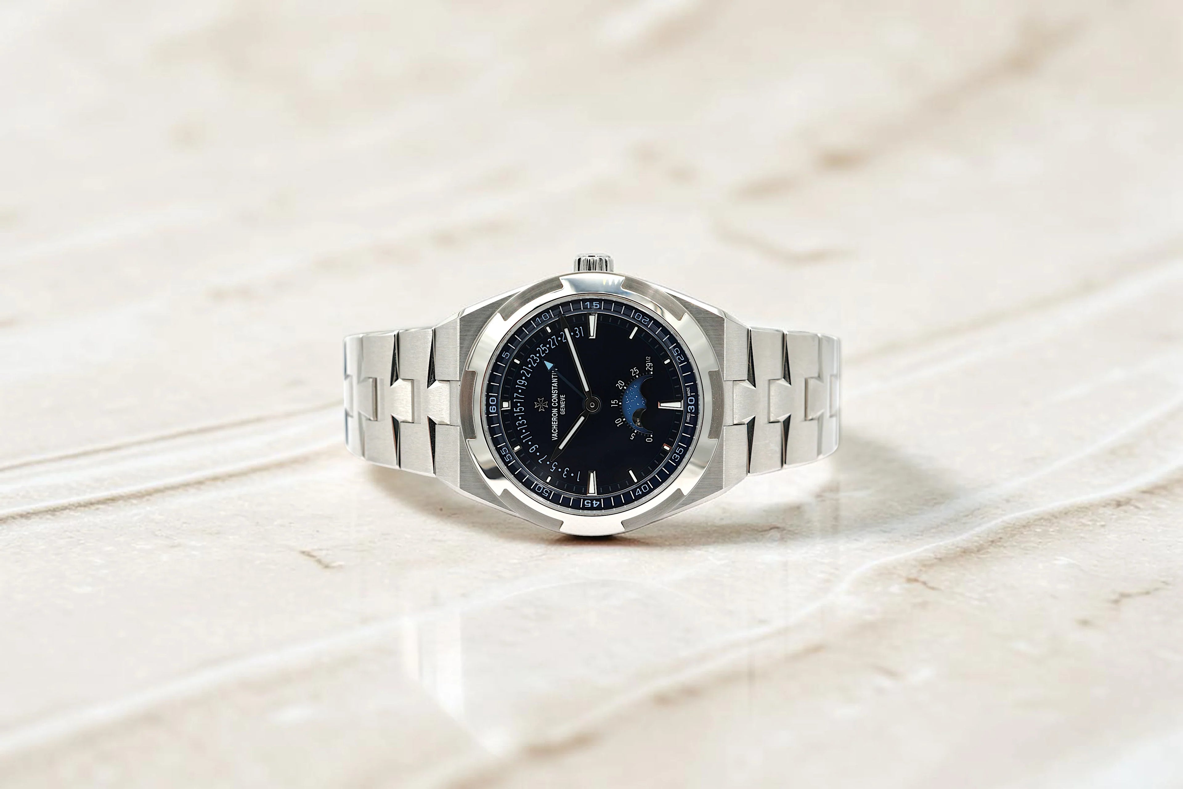Vacheron Constantin - Overseas Moonphase Retrograde - Blue Dial - 4000V/210A-B911 - 2024